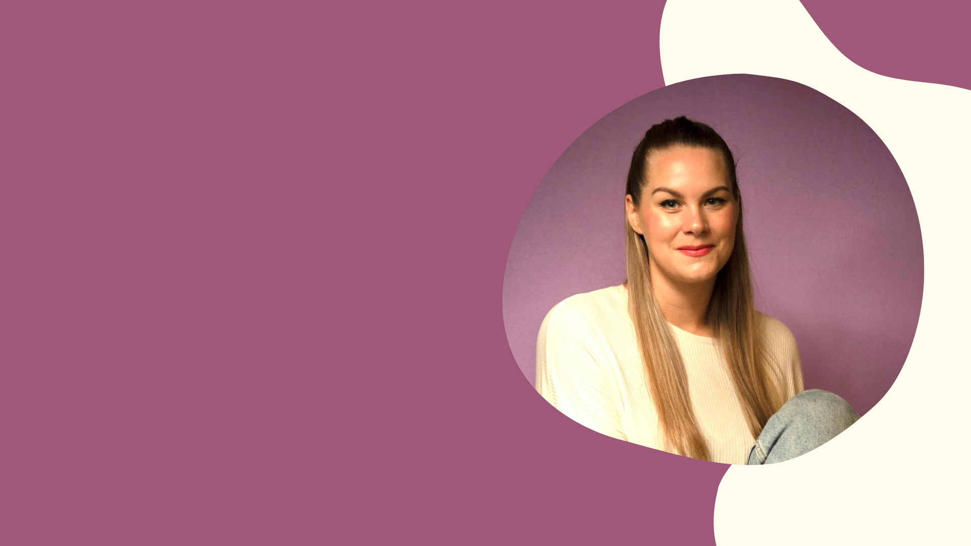 Eeva katsoo lempeästi hymyillen kameraan.