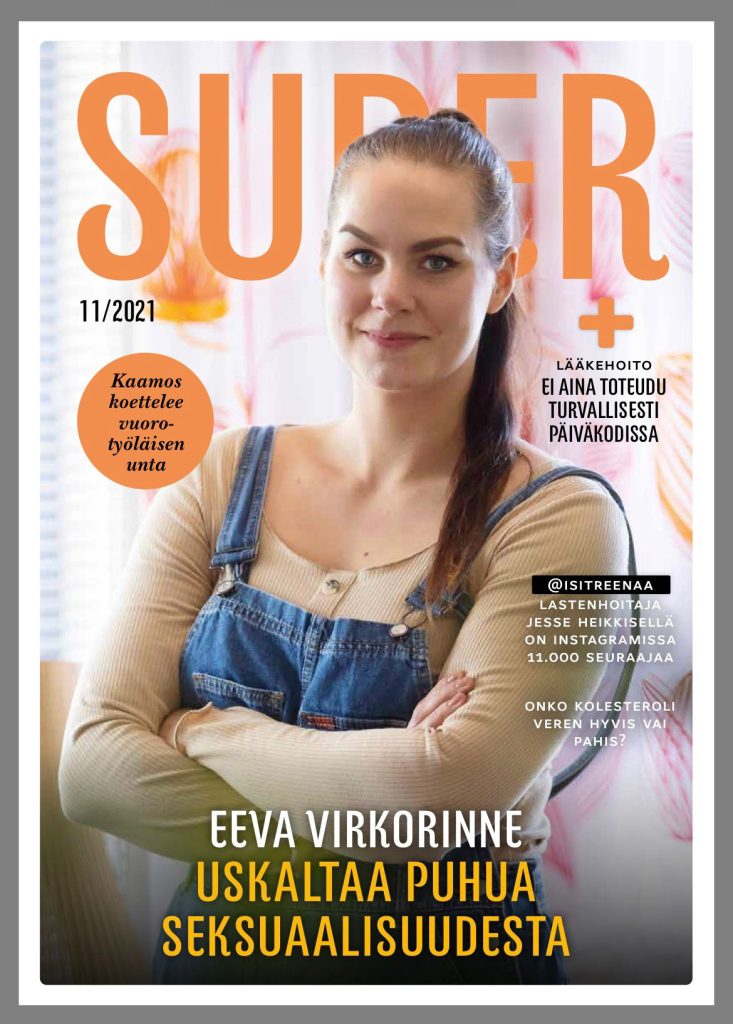 Super-lehden kansikuva, jossa Eeva katsoo kameraan kädet puuskassa.